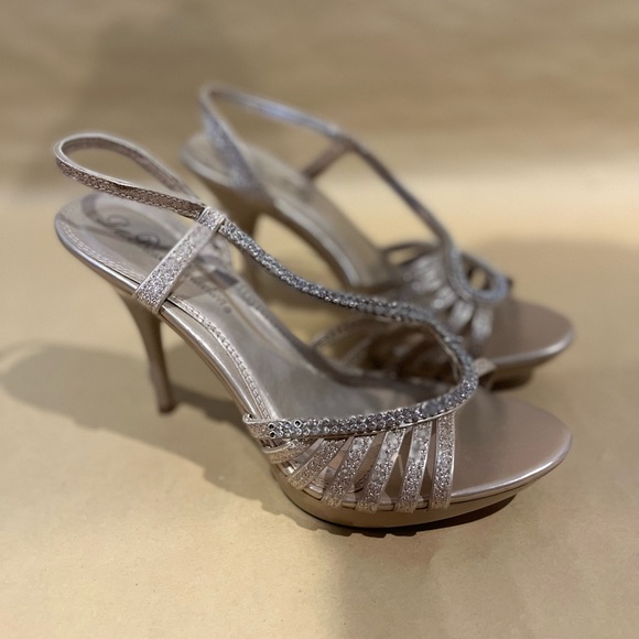 GOLD with slight pink undertone HIGH HEELS - Picture 2 of 8